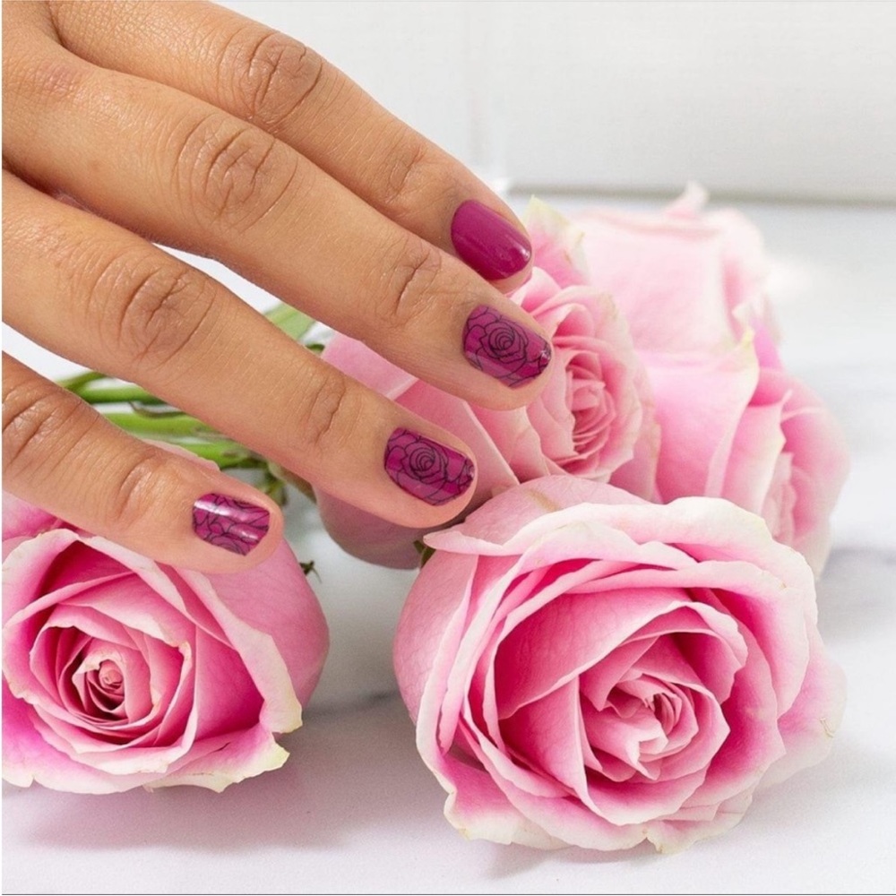 *Retired* Color Street: Rose Goes | Floral Pink Valentine’s Day Berry Fall - Picture 5 of 12